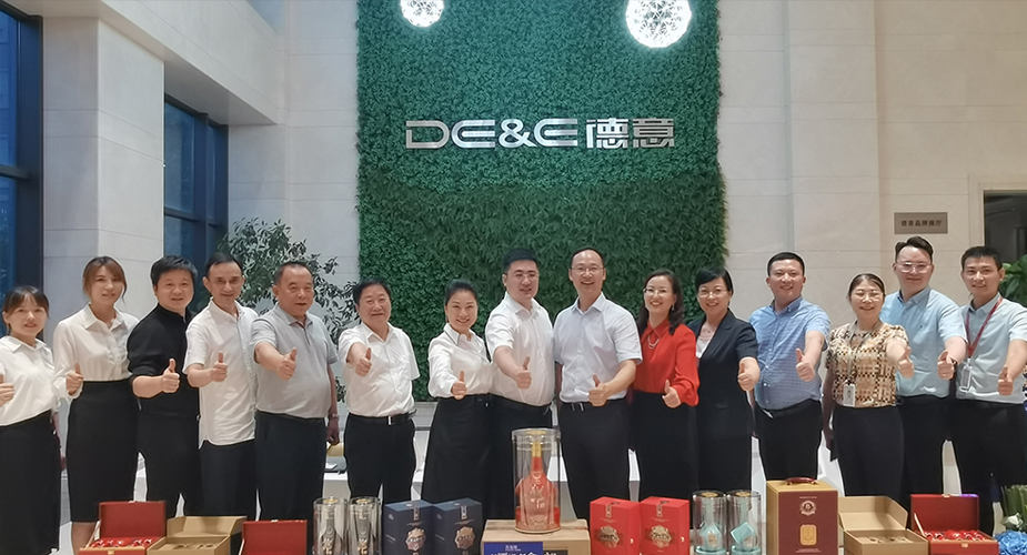 赛丽控股集团董事长夏赛丽，与郎酒股份一行到访必赢电器